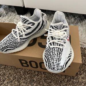 Yeezy Boost 350 V2 Zebra Size 5.5 Like New